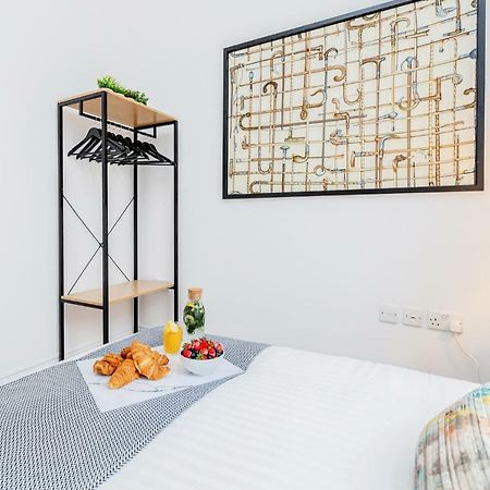 Bright & Spacious 4Beds Home - Kensington High Street-Olympia ロンドン エクステリア 写真