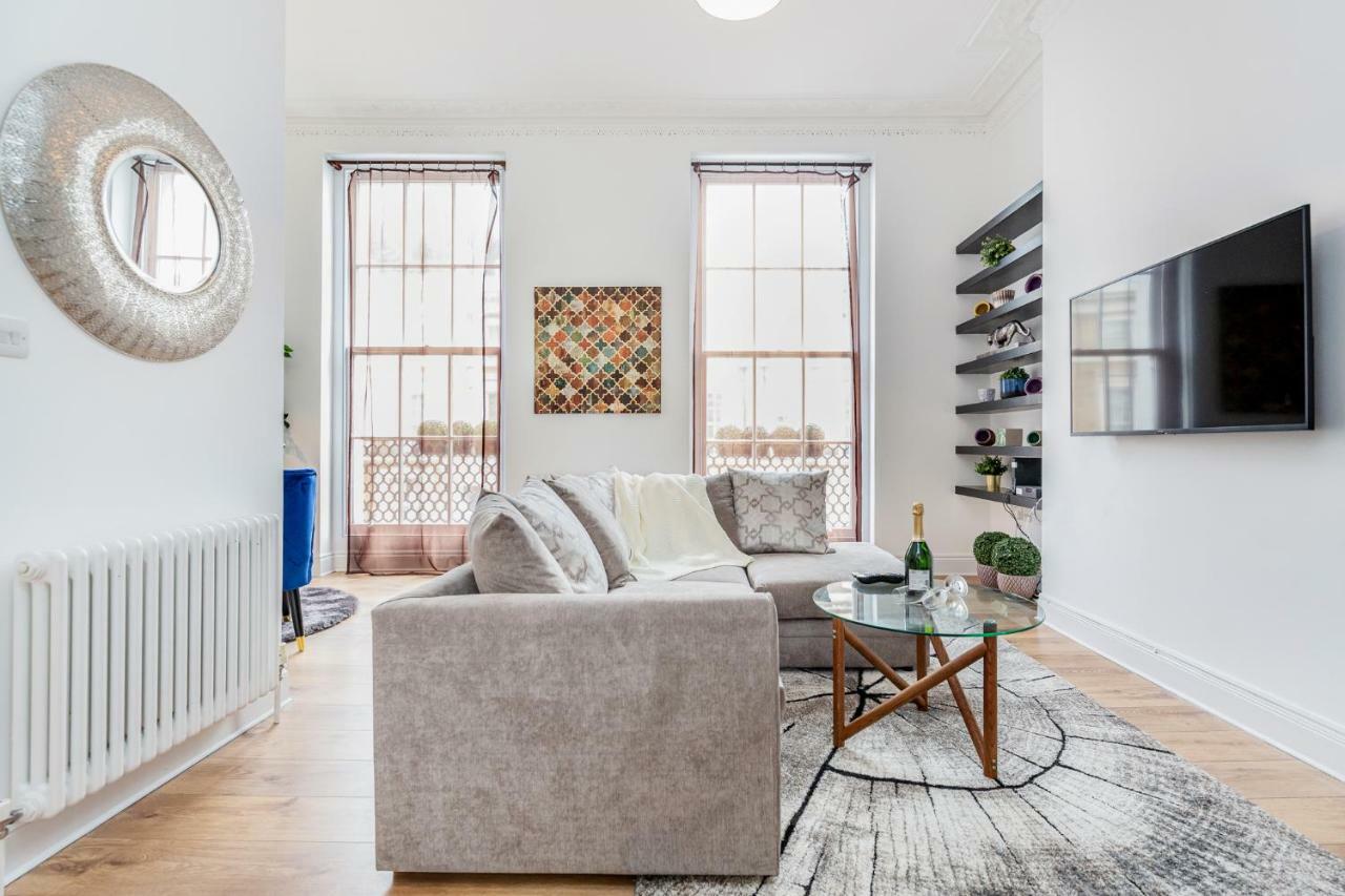 Bright & Spacious 4Beds Home - Kensington High Street-Olympia ロンドン エクステリア 写真