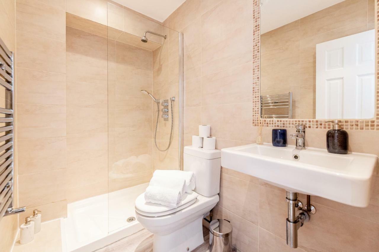 Bright & Spacious 4Beds Home - Kensington High Street-Olympia ロンドン エクステリア 写真