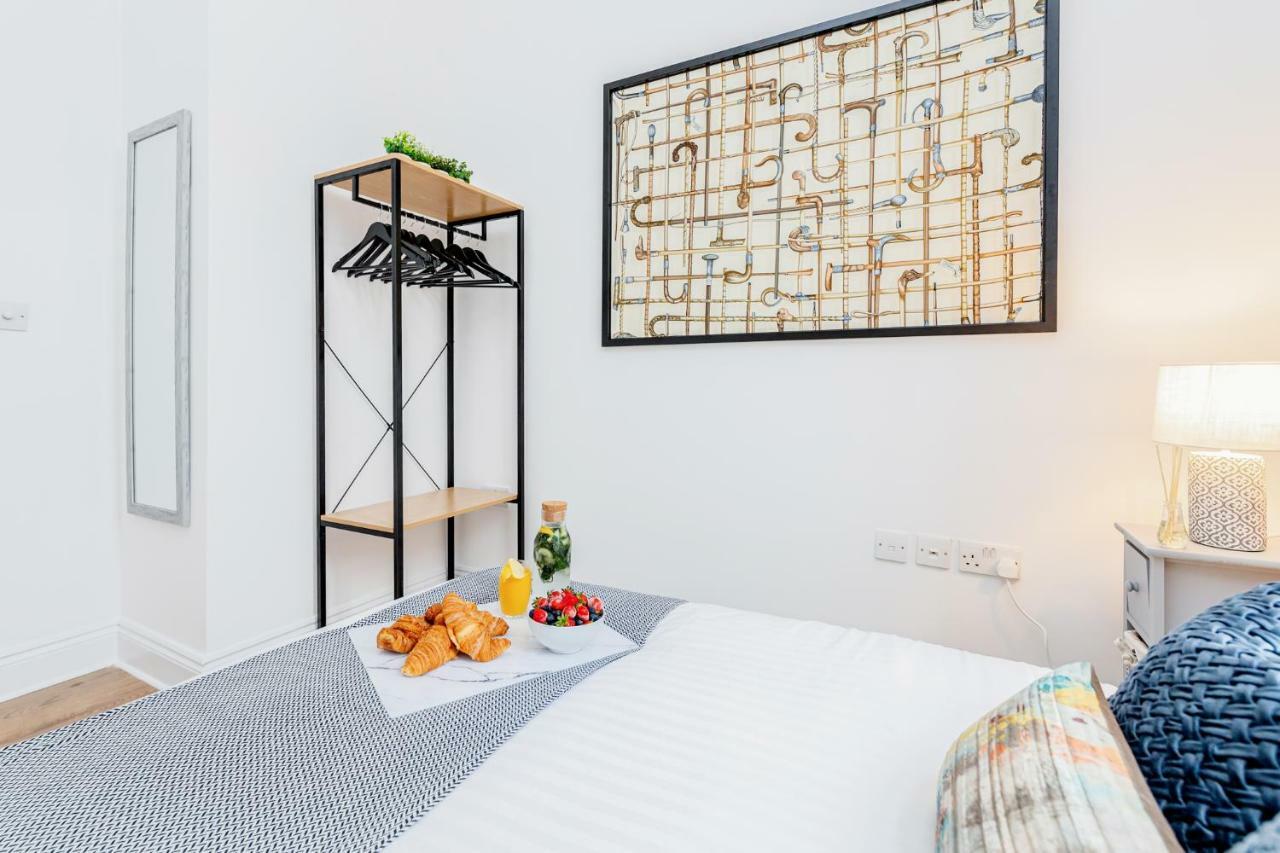 Bright & Spacious 4Beds Home - Kensington High Street-Olympia ロンドン エクステリア 写真