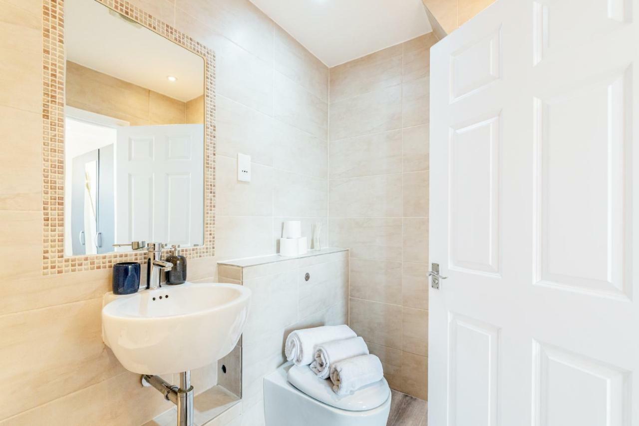 Bright & Spacious 4Beds Home - Kensington High Street-Olympia ロンドン エクステリア 写真
