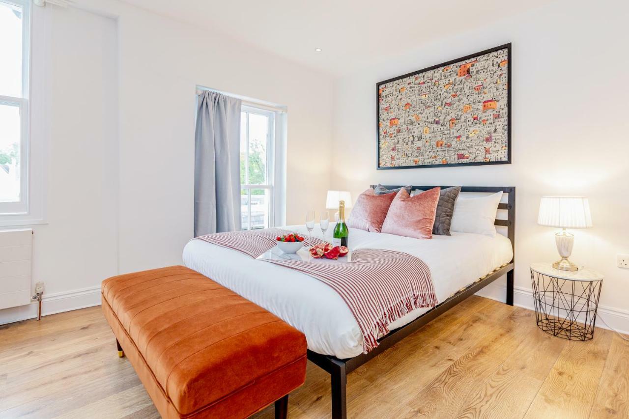 Bright & Spacious 4Beds Home - Kensington High Street-Olympia ロンドン エクステリア 写真